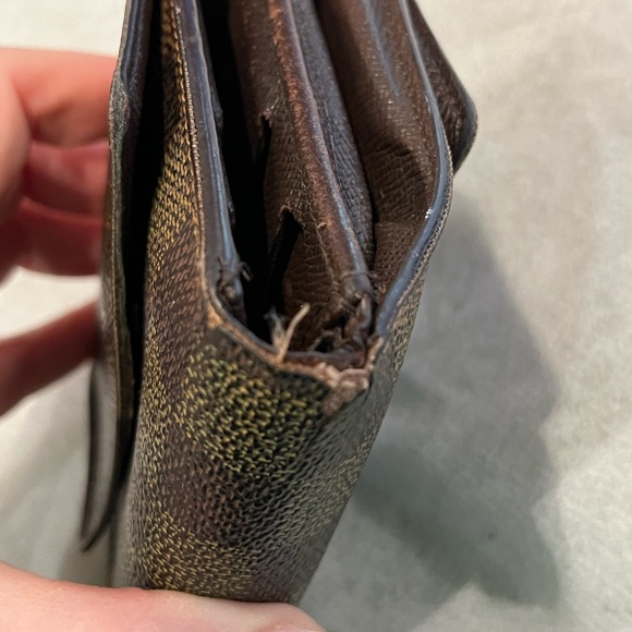 Authentic Vintage Pre-Loved Louis Vuitton Damier Ebene Wallet - Picture 9 of 14